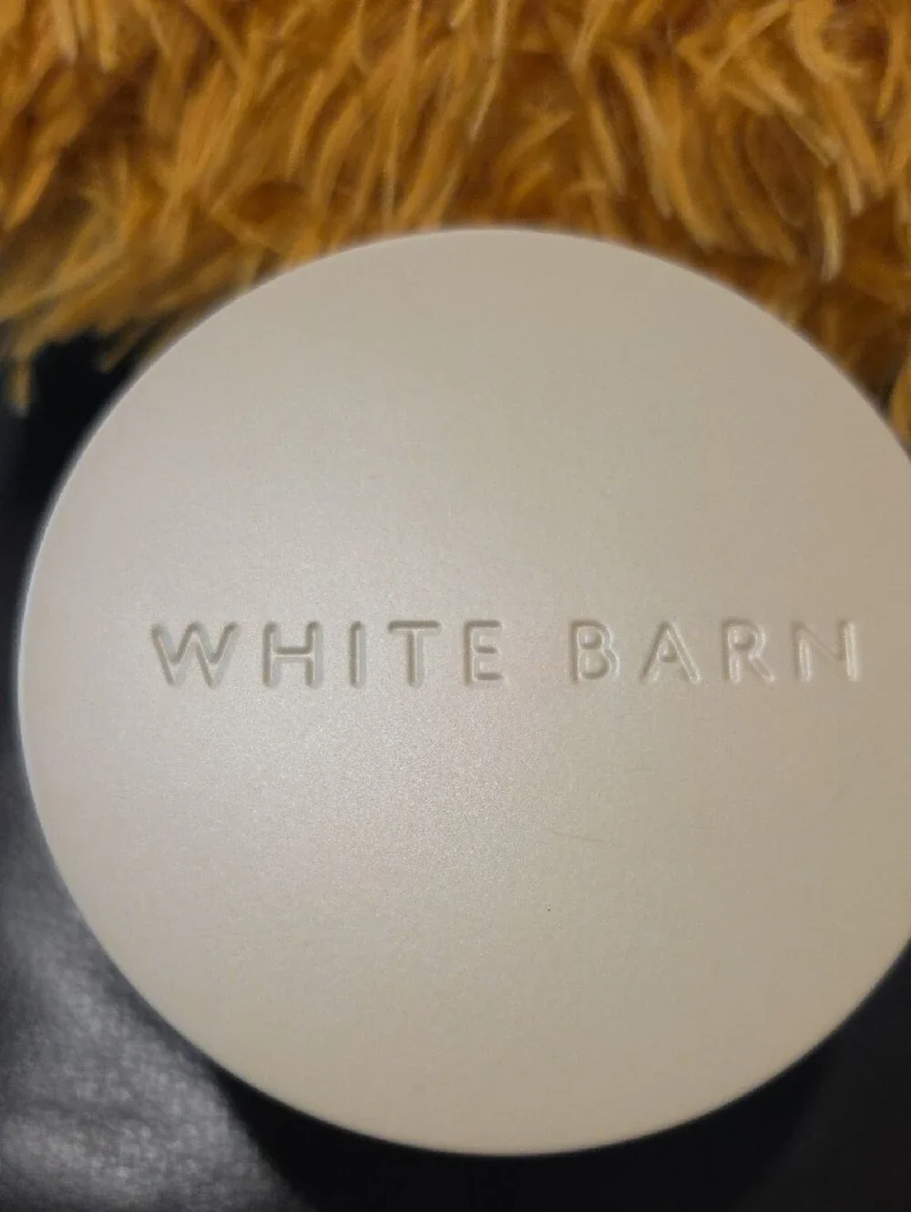 New White Barn Cinnamon Spiced Vanilla Candle - Great For HOLIDAYS!